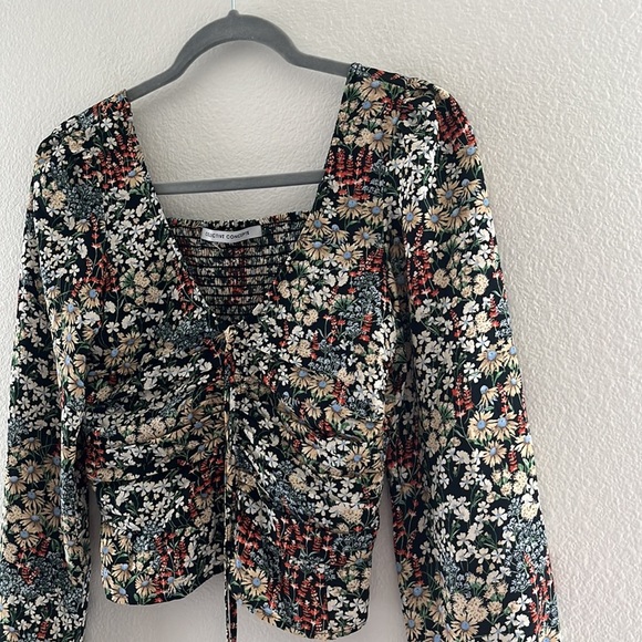 Collective concepts ruched floral cropped top sz S - Picture 3 of 11